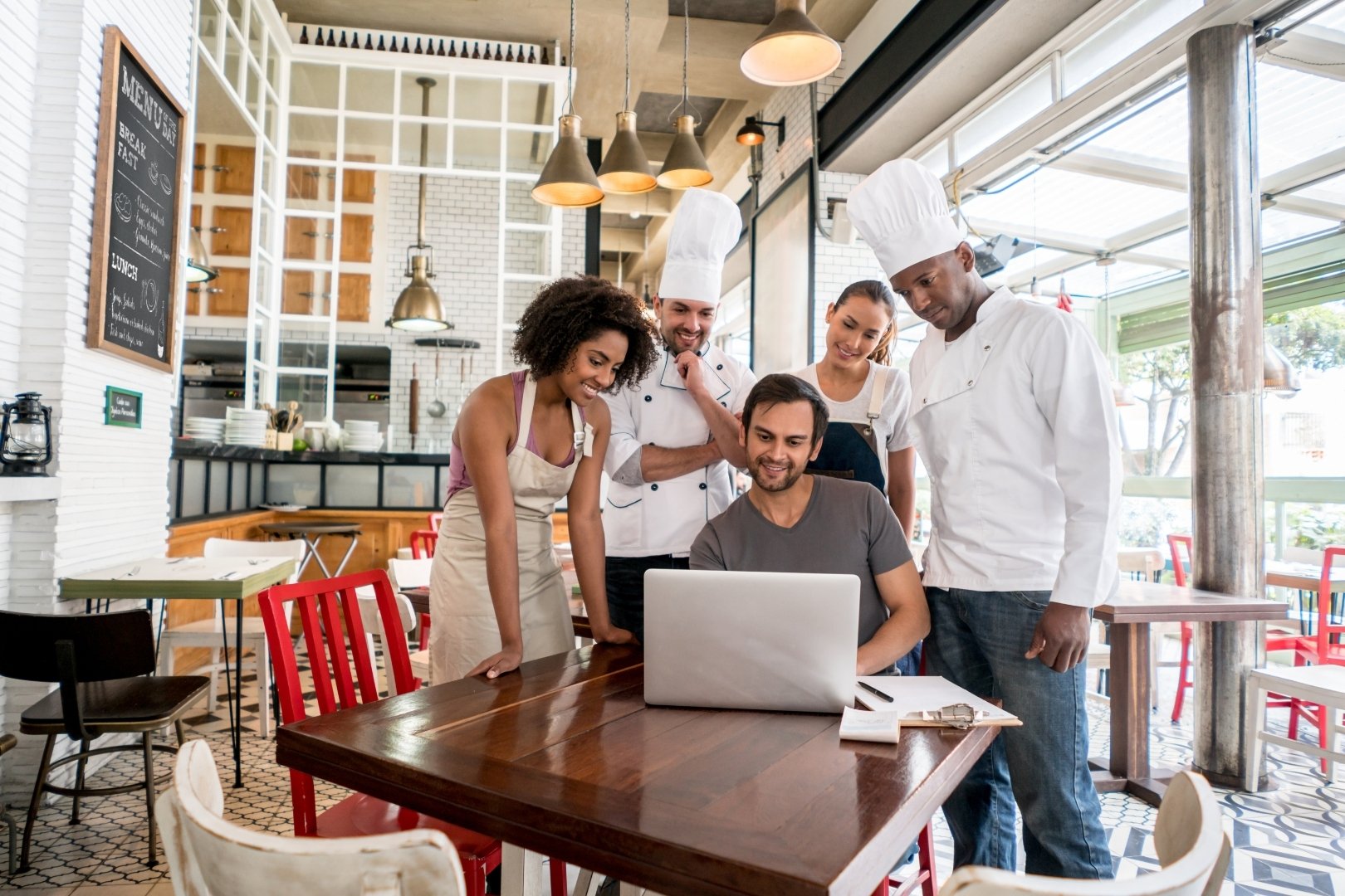 ShiftForce_Blog_[How AI Can Help You Run a Better Restaurant] Featured