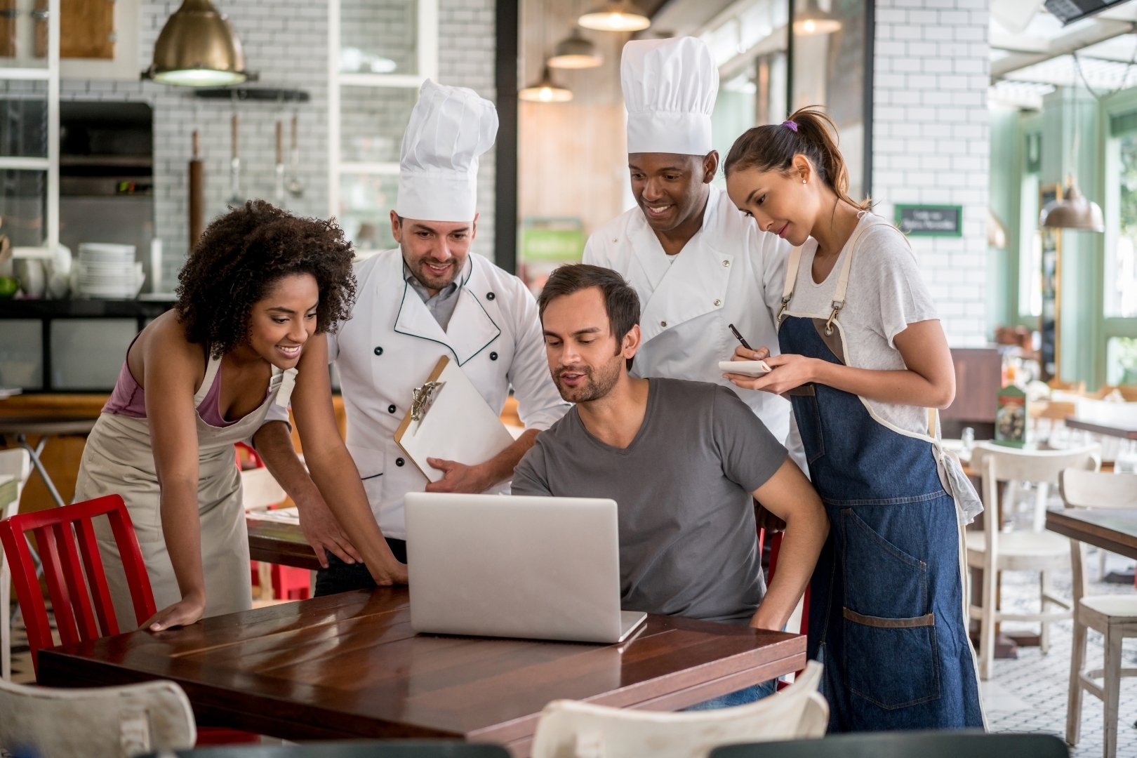 ShiftForce_Blog_[Mastering Shift Notes A Communication Guide for Restaurant Managers] Featured